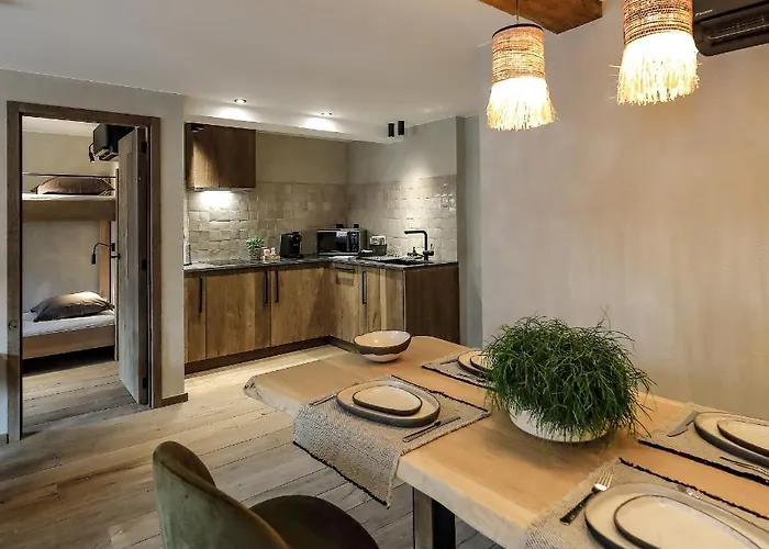 Ξενοδοχείο με διαμερίσματα Couleur Basilic 4*